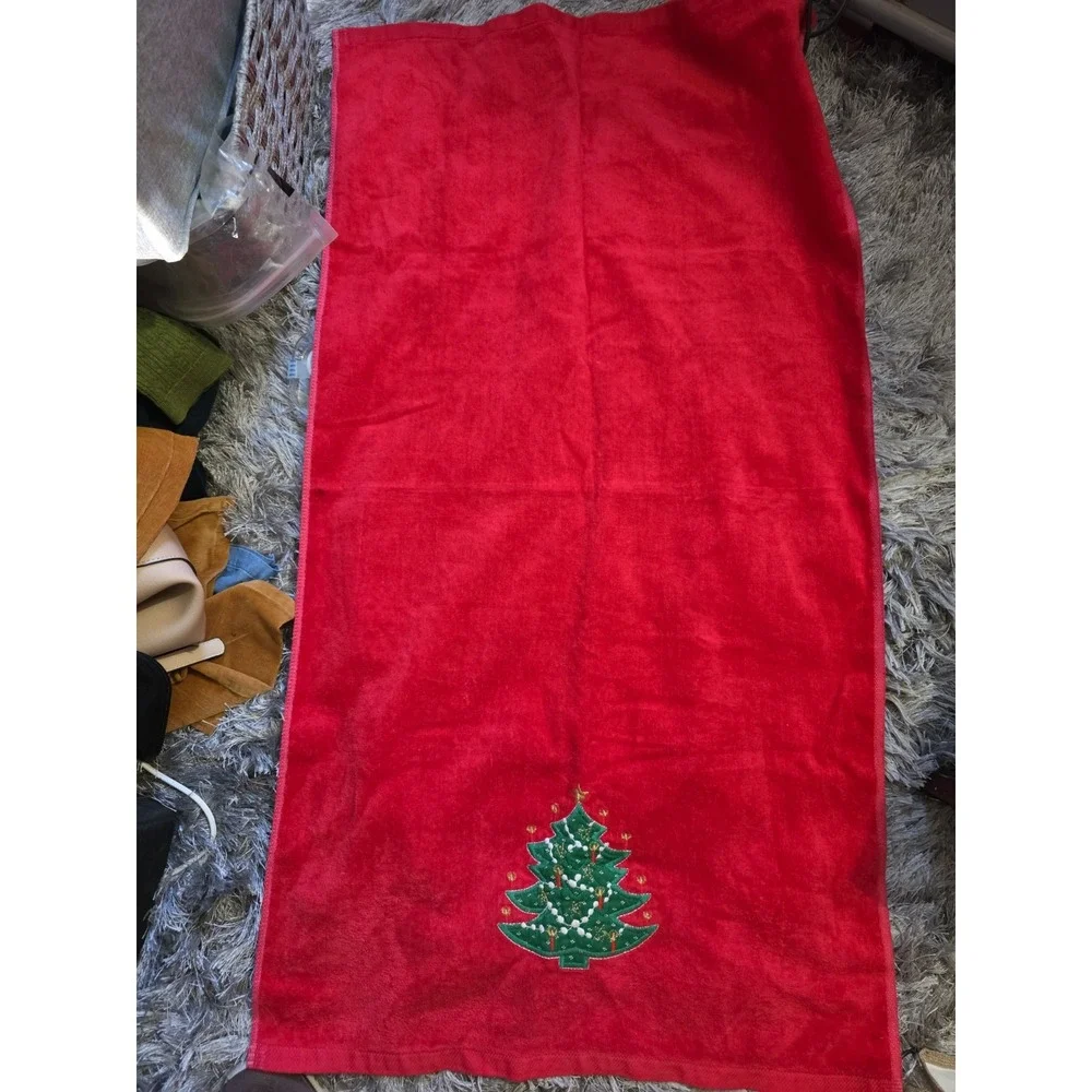 Vintage R.A. Briggs Christmas Towel Set – Bath Towel + Hand Towel – Embroidered